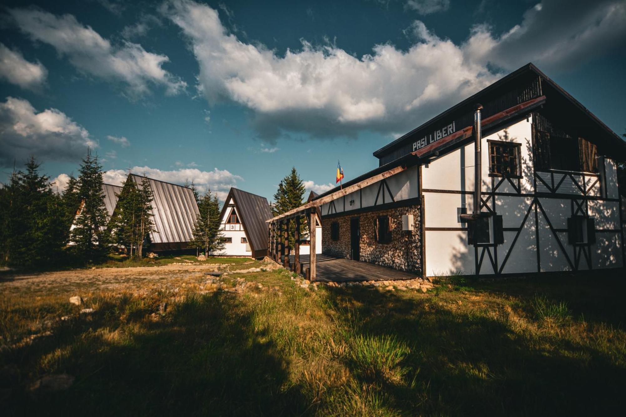 Camere De Inchiriat Pasi Liberi Tau Bistra Exterior photo